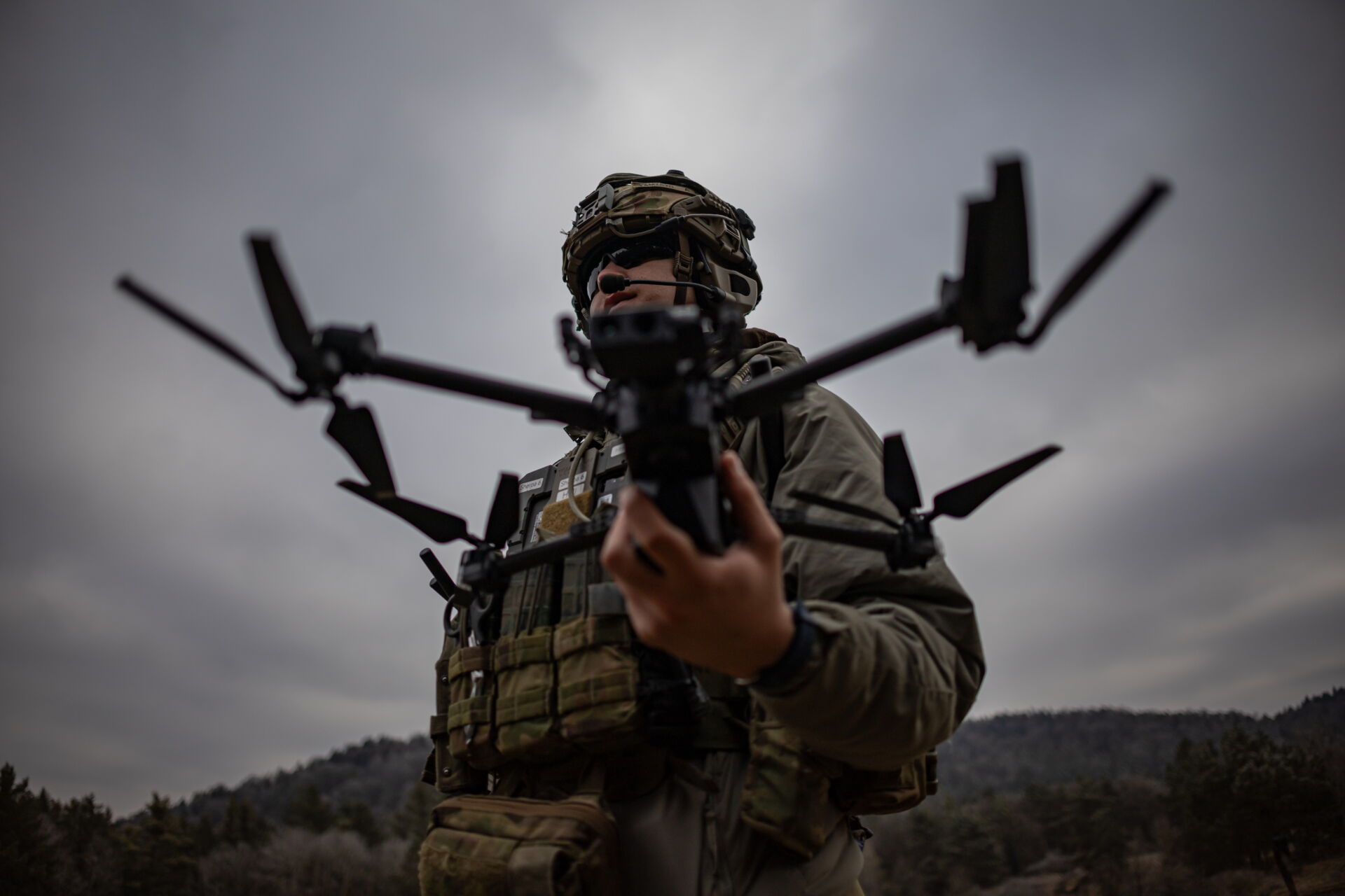 Image by: A US Army soldier of the 3rd Brigade, 10th Mountain Division handles a Skydio X2 drone during the Combined Resolve 25-1 military exercise in Hohenfels, Germany, 3 February 2025.
EPA/Scanpix